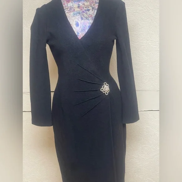 St. John Black Long Sleeve Dress with Brooch - Picture 2 of 7